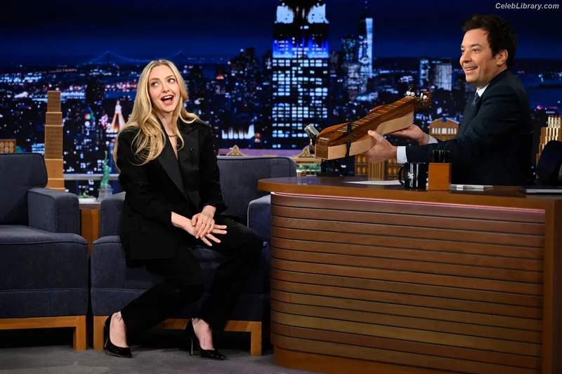 Amanda Seyfried photo 10 of 1296