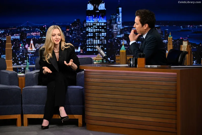 Amanda Seyfried photo 12 of 1296