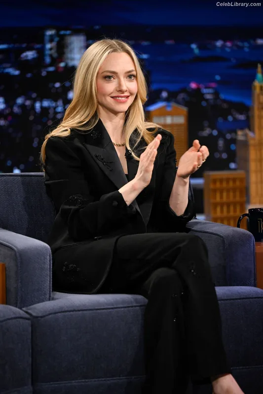 Amanda Seyfried photo 14 of 1296