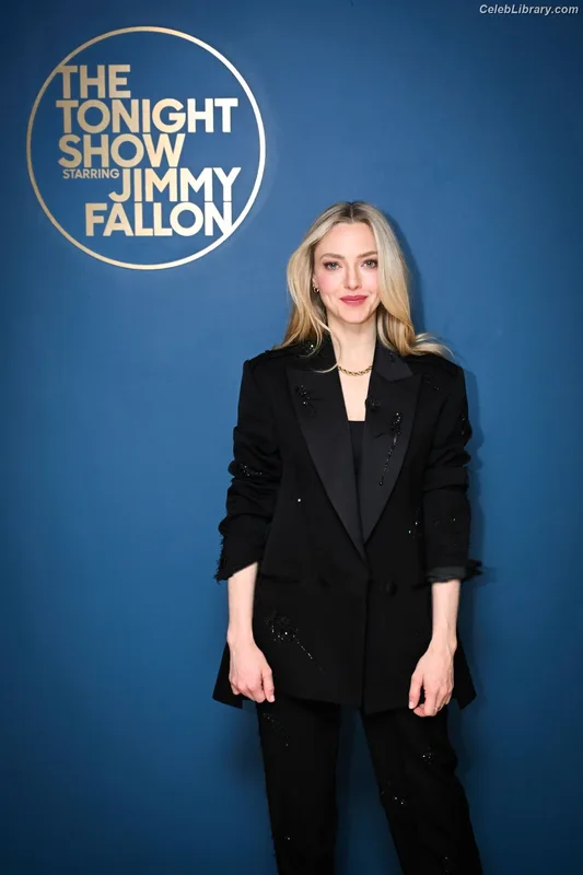 Amanda Seyfried photo 15 of 1296