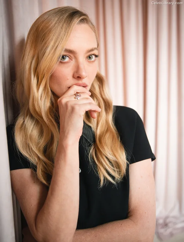 Amanda Seyfried photo 16 of 1296
