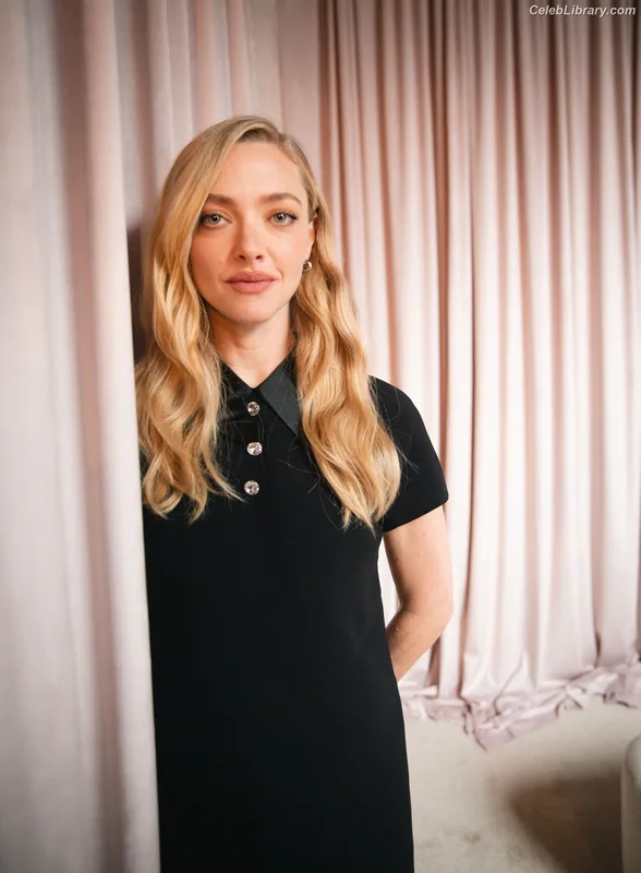 Amanda Seyfried photo 18 of 1296