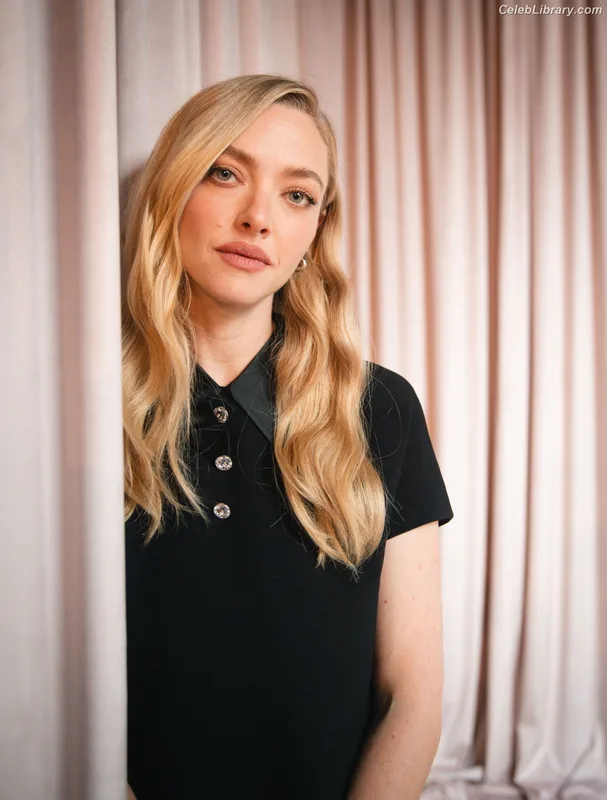 Amanda Seyfried photo 19 of 1296