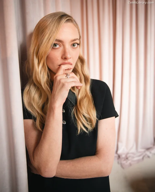 Amanda Seyfried photo 20 of 1296