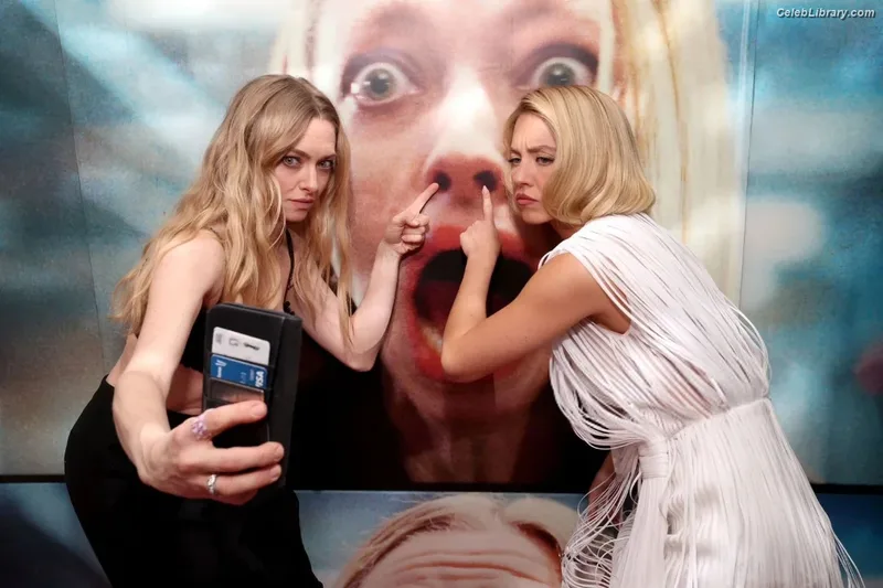 Amanda Seyfried photo 4 of 1296