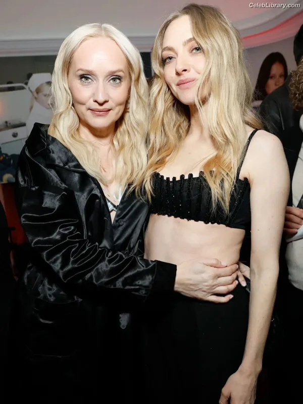 Amanda Seyfried photo 11 of 1296
