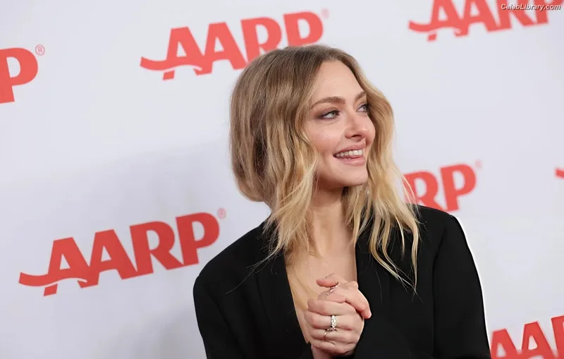 Amanda Seyfried photo 12 of 1296