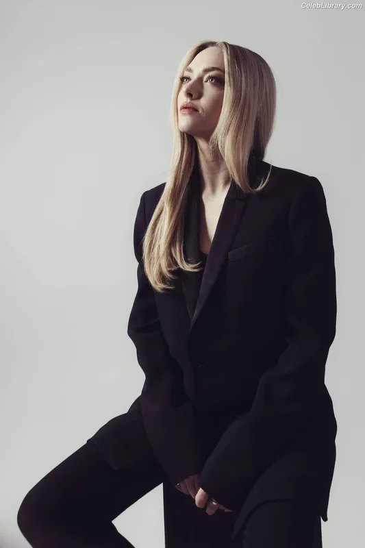 Amanda Seyfried photo 17 of 1296