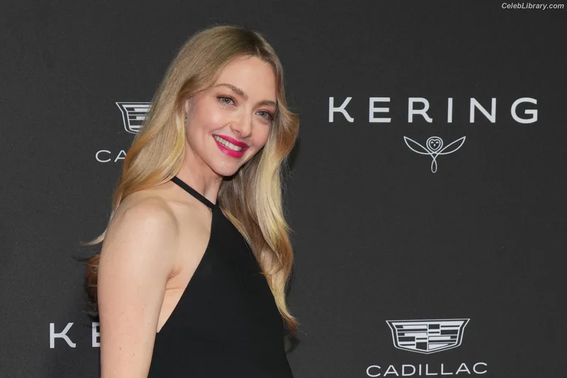 Amanda Seyfried photo 2 of 1296