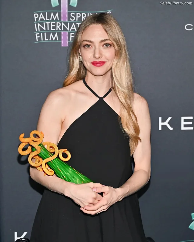 Amanda Seyfried photo 6 of 1296