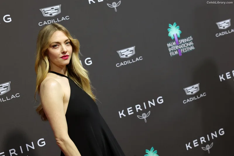 Amanda Seyfried photo 8 of 1296