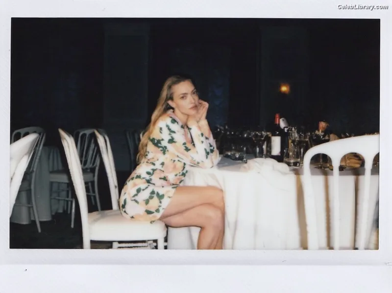 Amanda Seyfried photo 1 of 1296