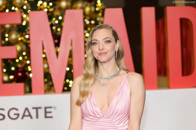 Amanda Seyfried photo 19 of 1296