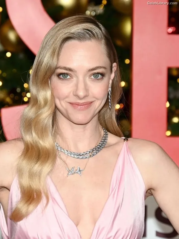 Amanda Seyfried photo 22 of 1296