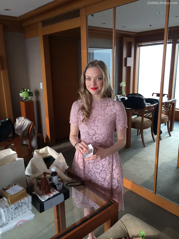 Amanda Seyfried photo 23 of 1296