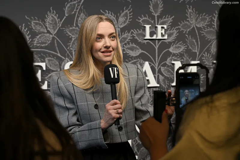 Amanda Seyfried photo 24 of 1296