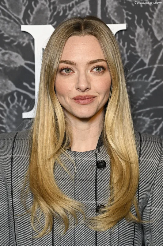 Amanda Seyfried photo 4 of 1296
