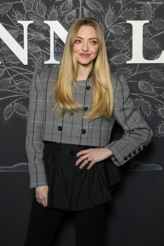 Amanda Seyfried photo 5 of 1296