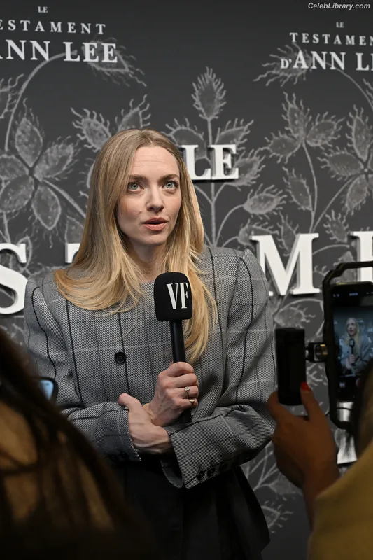Amanda Seyfried photo 6 of 1296