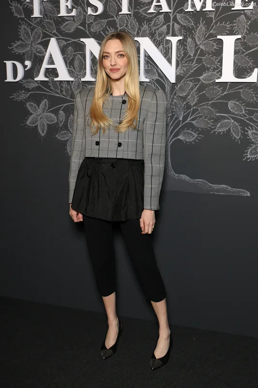 Amanda Seyfried photo 7 of 1296