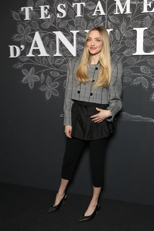 Amanda Seyfried photo 11 of 1296