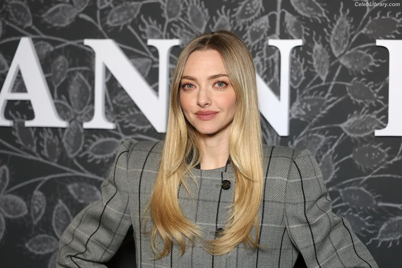 Amanda Seyfried photo 14 of 1296