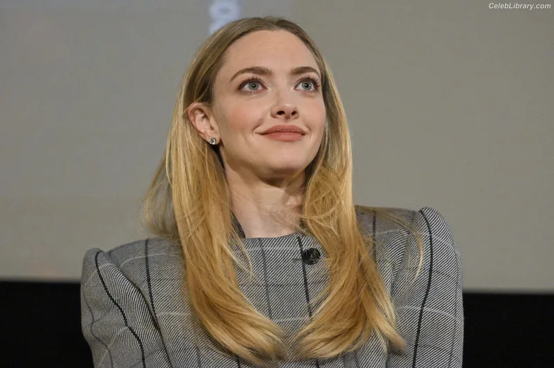 Amanda Seyfried photo 19 of 1296