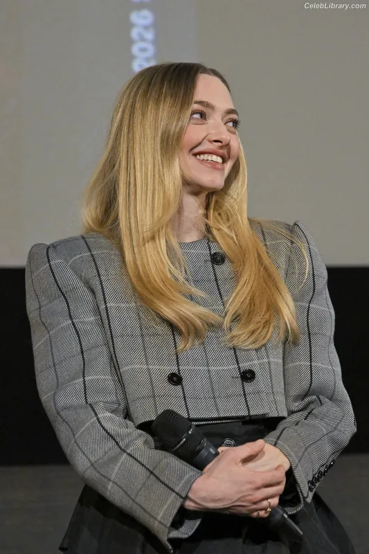 Amanda Seyfried photo 20 of 1296