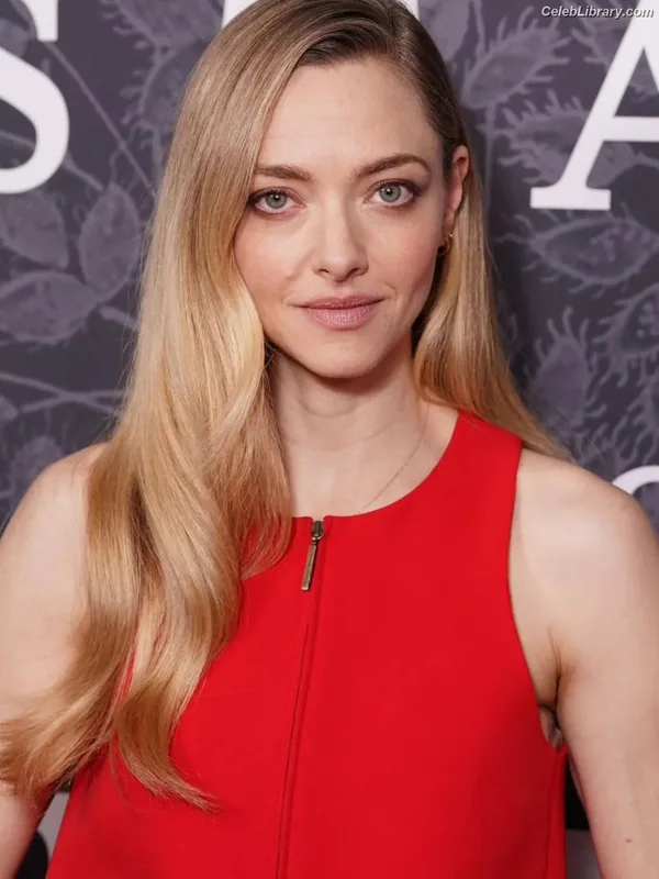 Amanda Seyfried photo 10 of 1296
