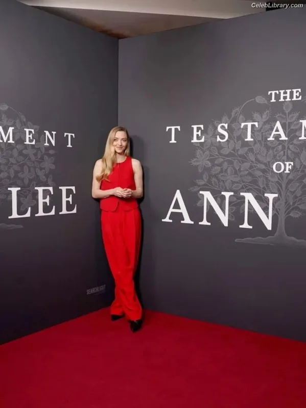 Amanda Seyfried photo 12 of 1296