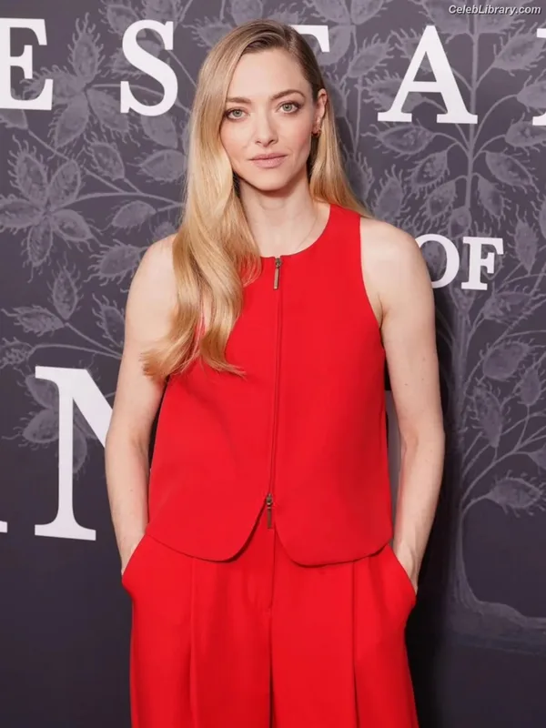 Amanda Seyfried photo 14 of 1296