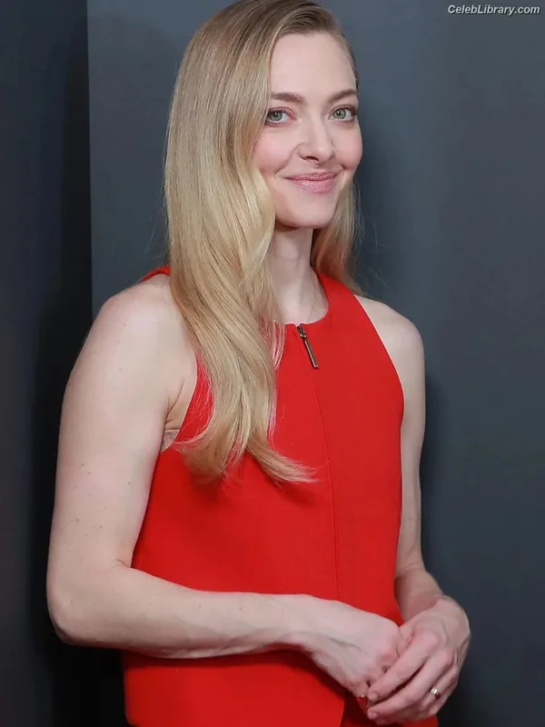 Amanda Seyfried photo 15 of 1296