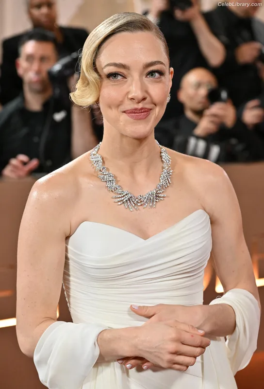 Amanda Seyfried photo 22 of 1296