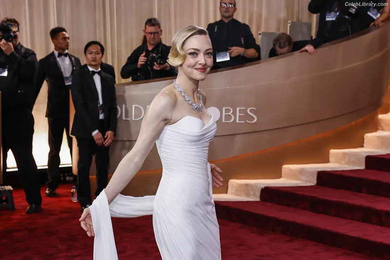 Amanda Seyfried photo 7 of 1296