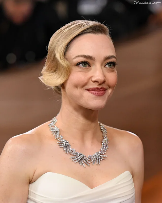 Amanda Seyfried photo 13 of 1296
