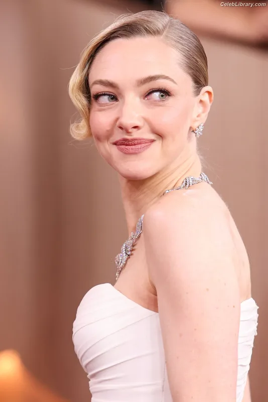 Amanda Seyfried photo 14 of 1296