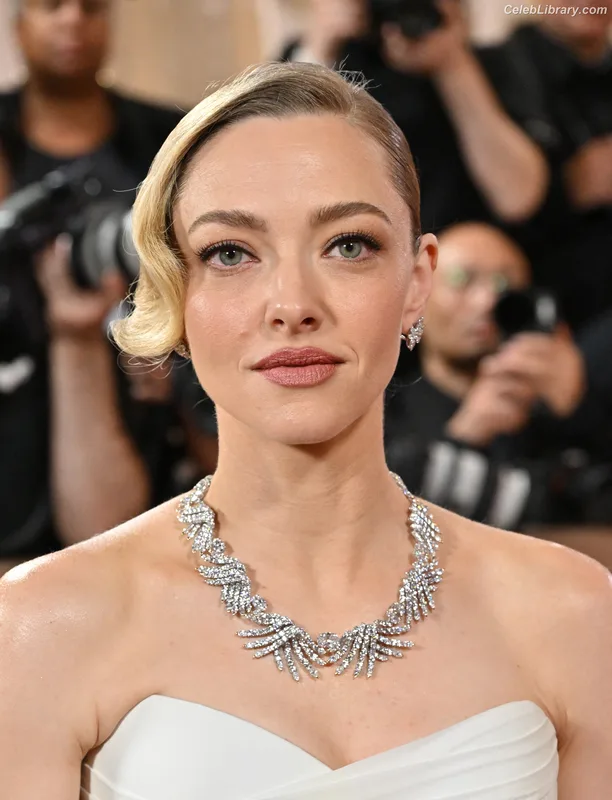 Amanda Seyfried photo 15 of 1296