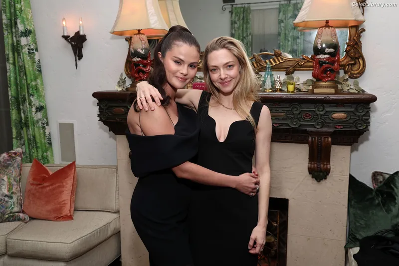 Amanda Seyfried photo 17 of 1296