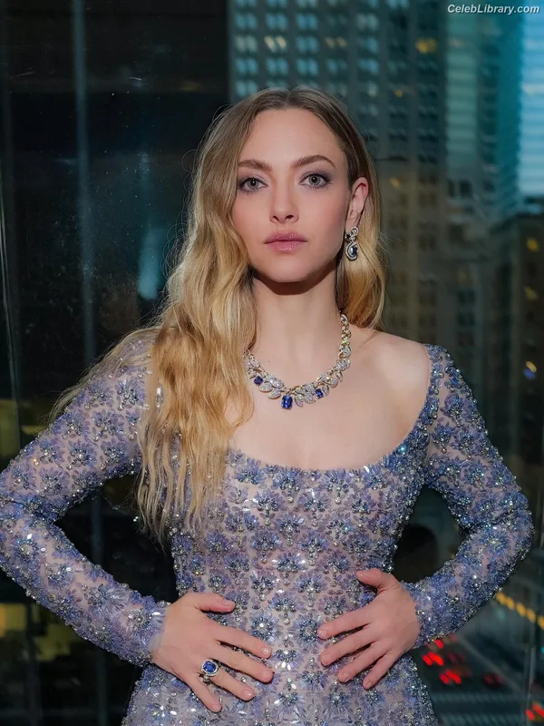 Amanda Seyfried photo 9 of 1296