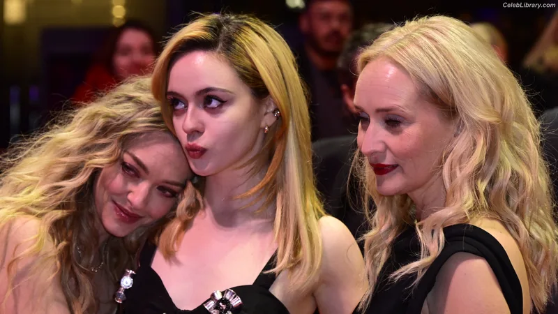 Amanda Seyfried photo 7 of 1296