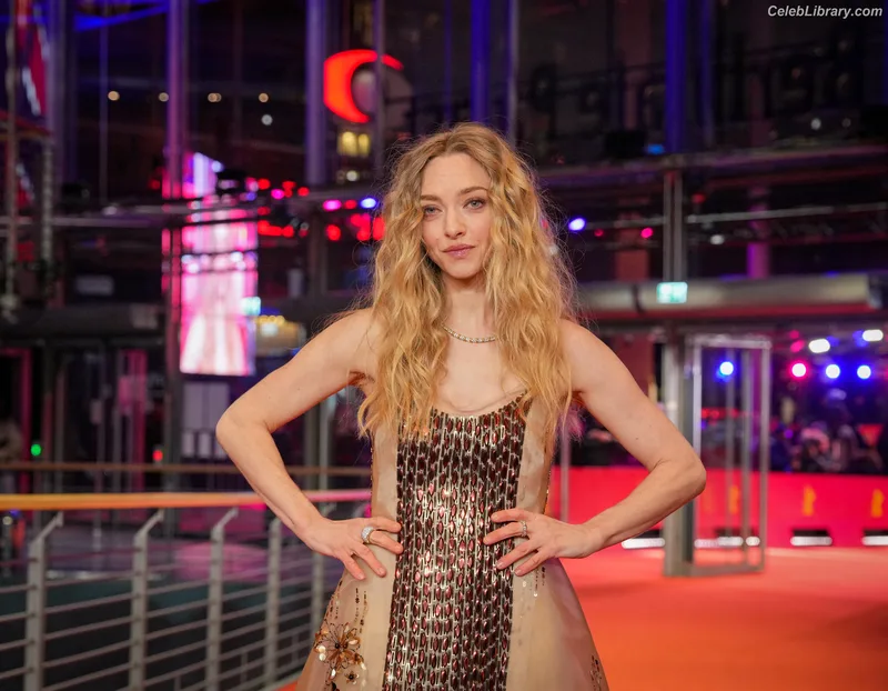 Amanda Seyfried photo 12 of 1296