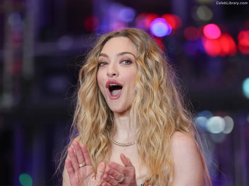 Amanda Seyfried photo 13 of 1296
