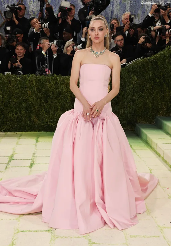 Amanda Seyfried photo 3 of 1296