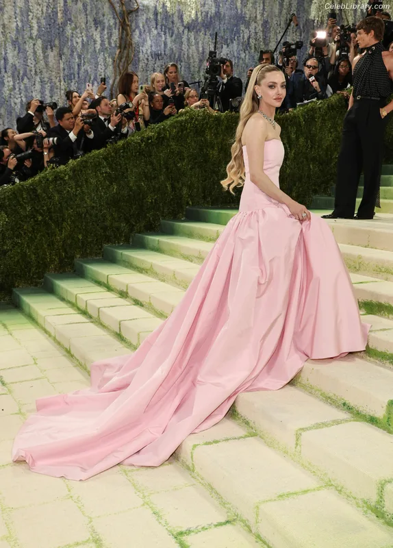 Amanda Seyfried photo 5 of 1296