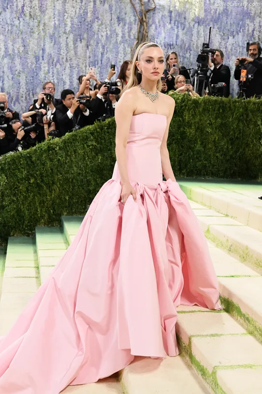 Amanda Seyfried photo 8 of 1296