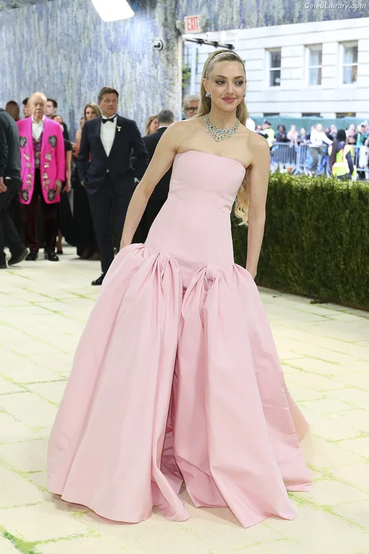 Amanda Seyfried photo 9 of 1296