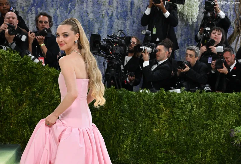 Amanda Seyfried photo 15 of 1296