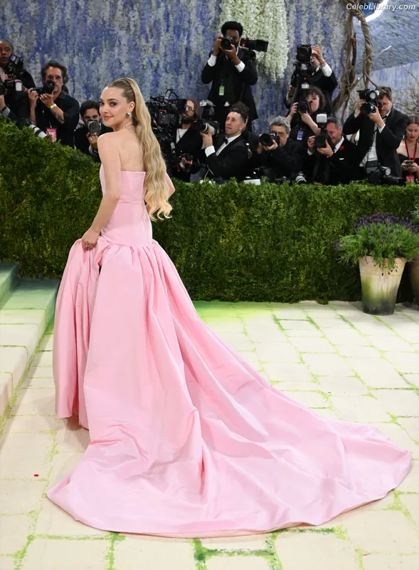 Amanda Seyfried photo 16 of 1296
