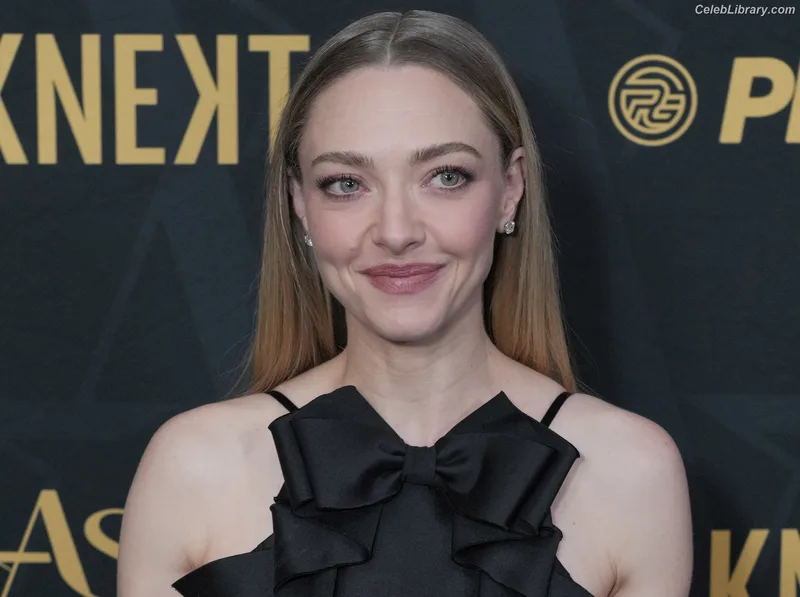 Amanda Seyfried photo 1 of 1296