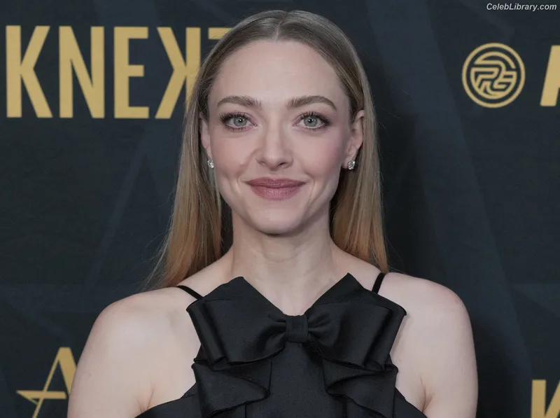 Amanda Seyfried photo 4 of 1296